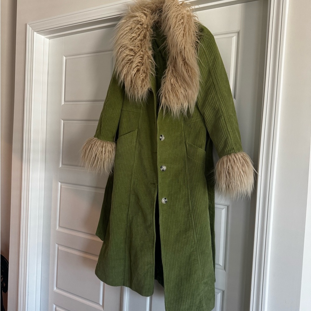 Urban Outfitters Green Jacket with Cream Faux Fur - Picture 5 of 6